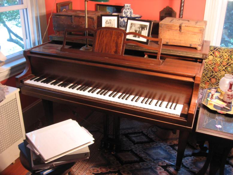 Leah Litin's piano 001
